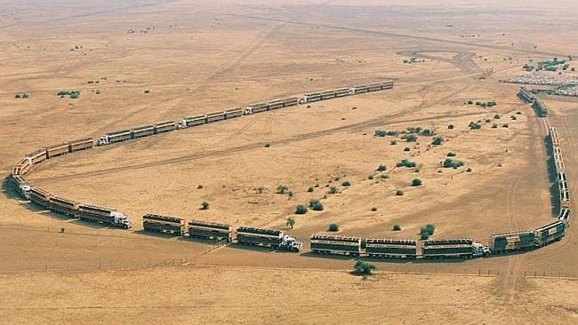 Maior que um país! 🤯 Conheça Anna Creek, a maior fazenda de gado do mundo, e seus desafios colossais no Outback australiano. 