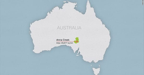 Maior que um país! 🤯 Conheça Anna Creek, a maior fazenda de gado do mundo, e seus desafios colossais no Outback australiano. 