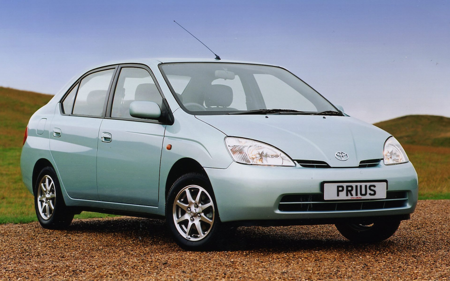 Toyota Prius (1997) o primeiro carro híbrido de produção em massa do mundo! 🇯🇵 Descubra como ele antecipou a era dos híbridos.