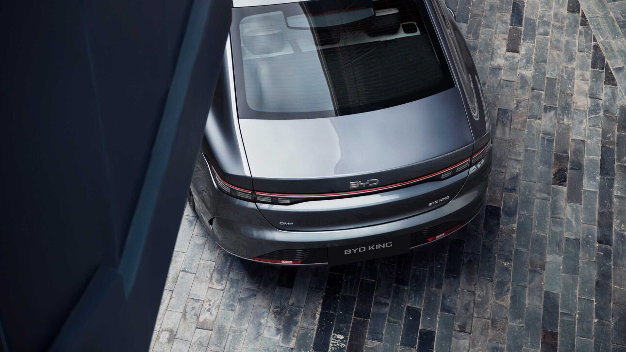 Descubra como o BYD King L está revolucionando a mobilidade elétrica no Brasil e tornando-se o preferido dos motoristas que buscam inovação e sustentabilidade. (Imagem/ reprodução)