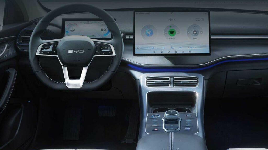 Descubra como o BYD King L está revolucionando a mobilidade elétrica no Brasil e tornando-se o preferido dos motoristas que buscam inovação e sustentabilidade.