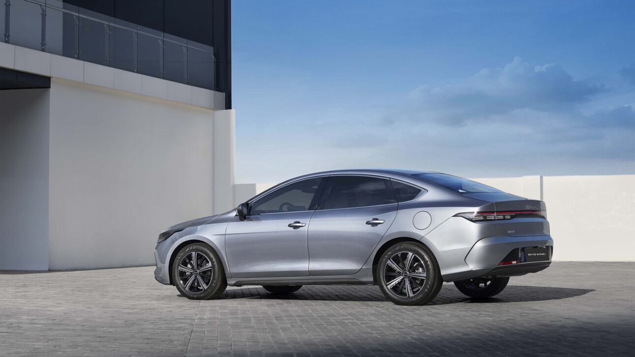 Descubra como o BYD King L está revolucionando a mobilidade elétrica no Brasil e tornando-se o preferido dos motoristas que buscam inovação e sustentabilidade. (Imagem/ reprodução)