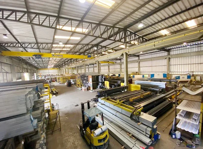 Araucária lidera o Paraná como maior polo industrial, com bilhões em investimentos e geração de milhares de empregos. Descubra os segredos do crescimento.