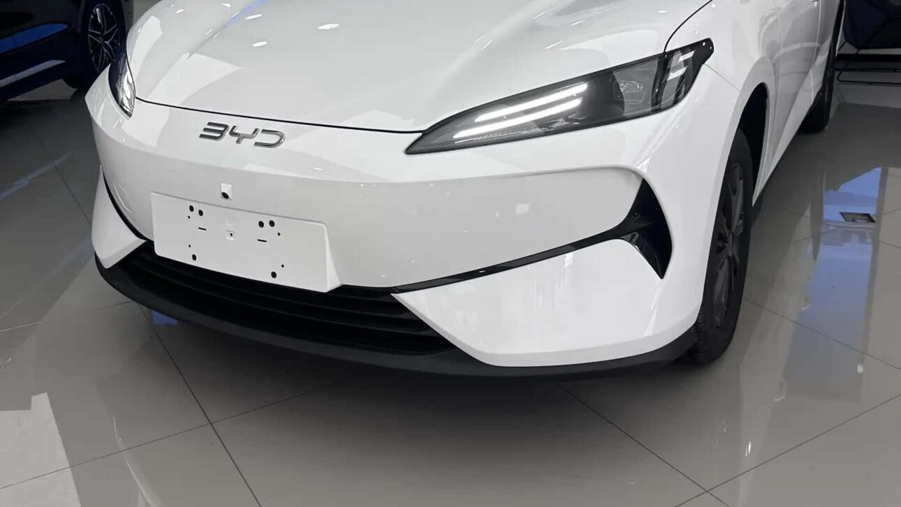 Sedã elétrico BYD e7 chega a R$ 79 mil na China com visual ousado e foco em motoristas de app. Veja por que ele pode chocar o mercado! (Imagem: reproduçã)