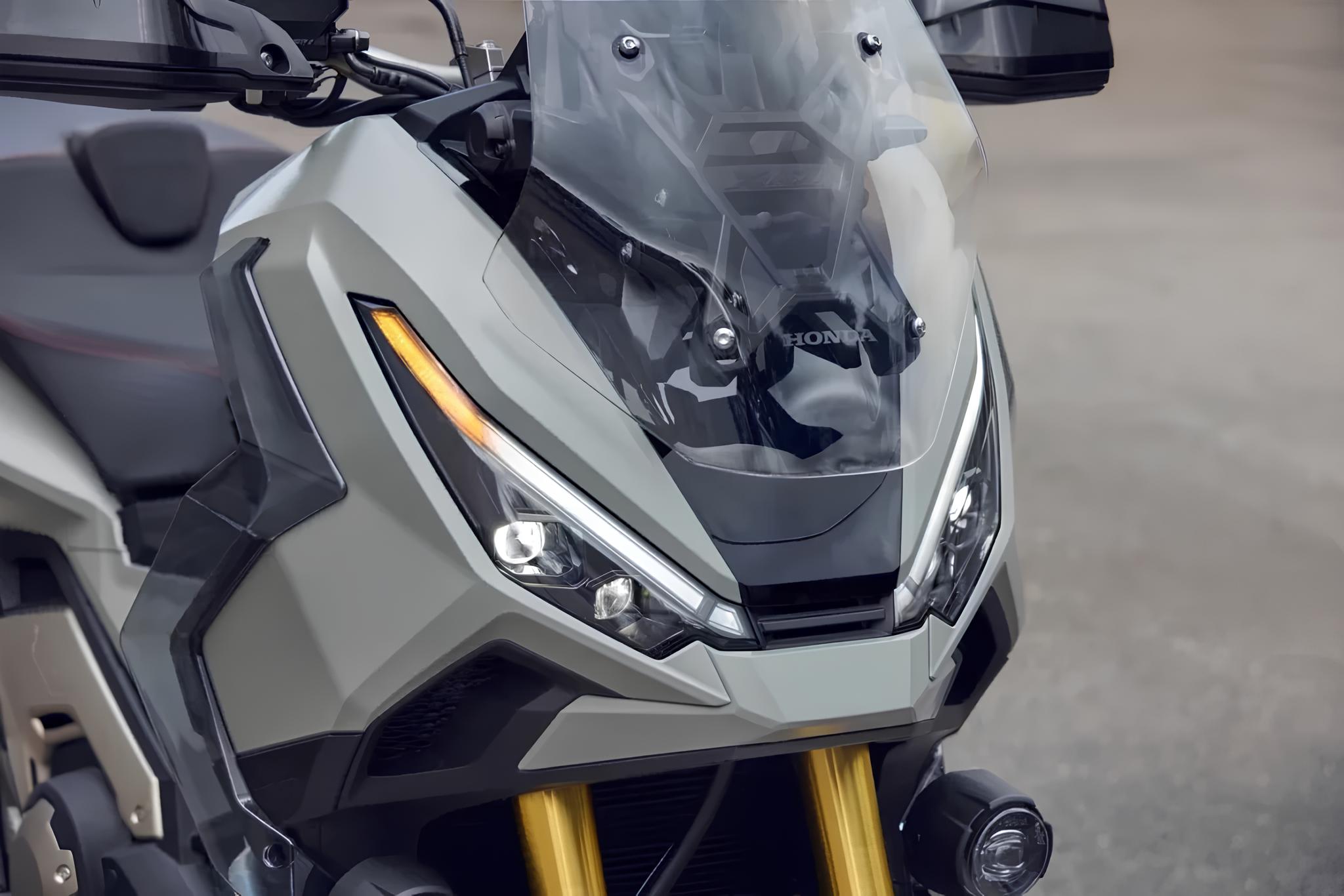 Faz mais de 25 km/l na estrada, tem visual futurista e custa mais que um Chevrolet Onix 0 km: conheça a nova scooter premium da Honda de R$ 117 mil