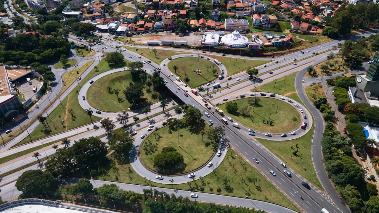 Com investimento de R$ 40 milhões, construção de viaduto em formato de ferradura ligará MG-030 à BR-356, desviando tráfego do BH Shopping e prometendo reduzir em até 50% o tempo de deslocamento.