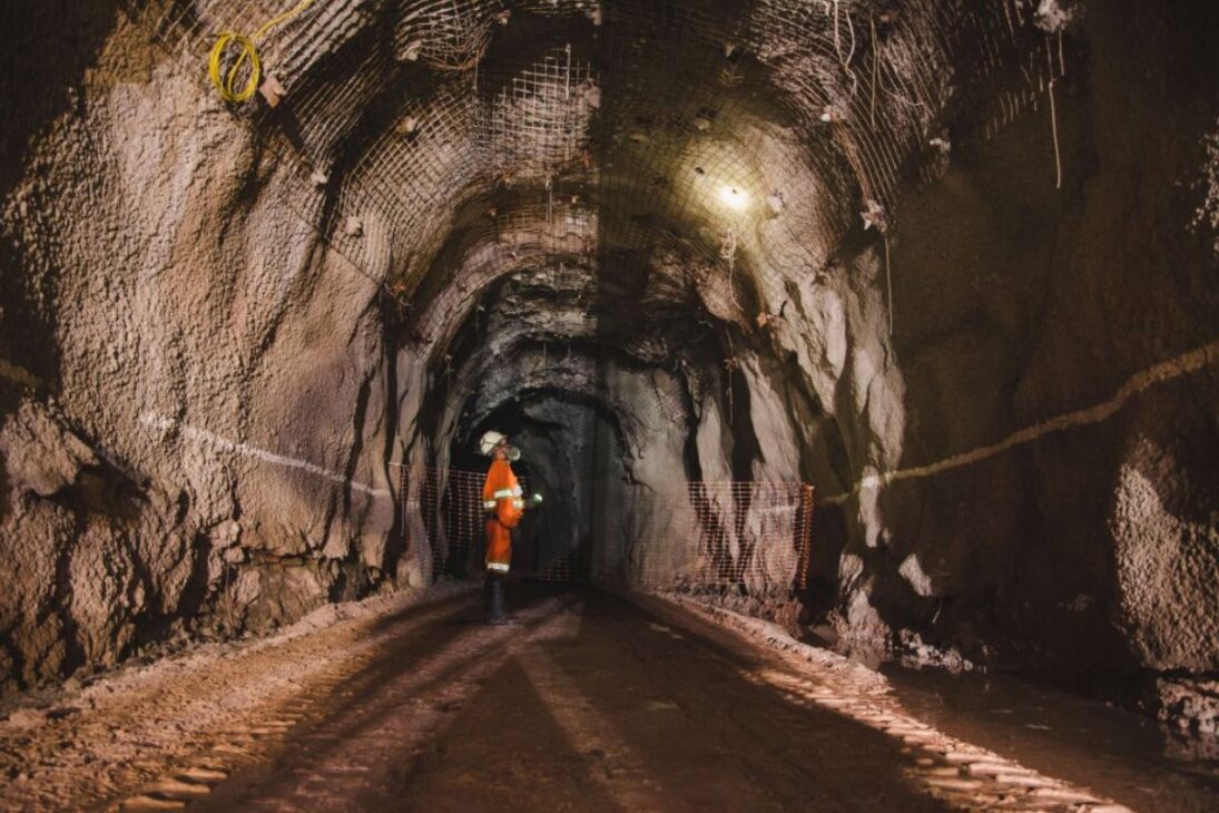 A compra da mina de ouro brasileira por US$ 4,8 bilhões pela canadense Pan American Silver, que criou uma nova gigante de metais preciosos