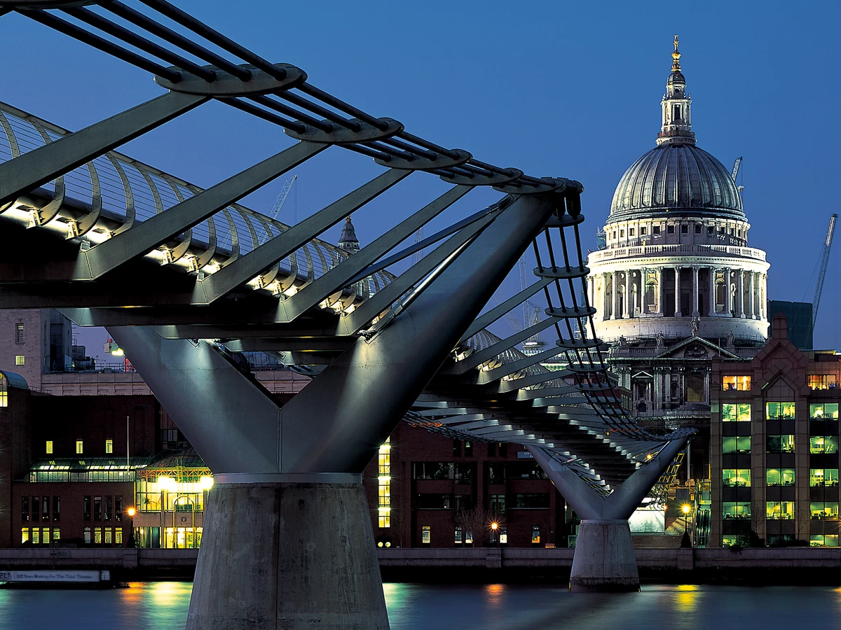 A Ponte do Milênio: a saga da "ponte que balançava demais" em Londres