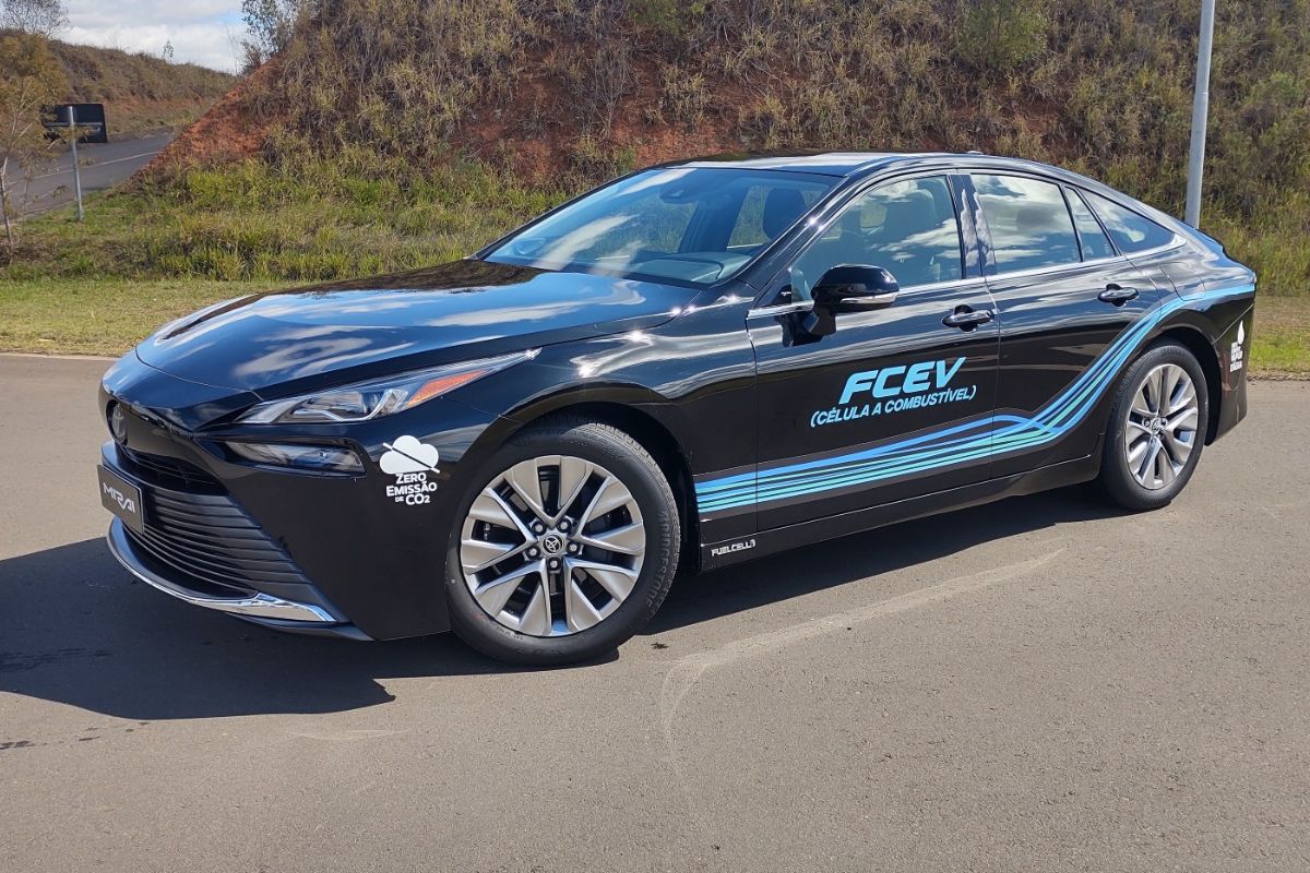 O carro a hidrogênio da Toyota que solta água pelo escape: a verdade sobre a chegada do Mirai ao Brasil