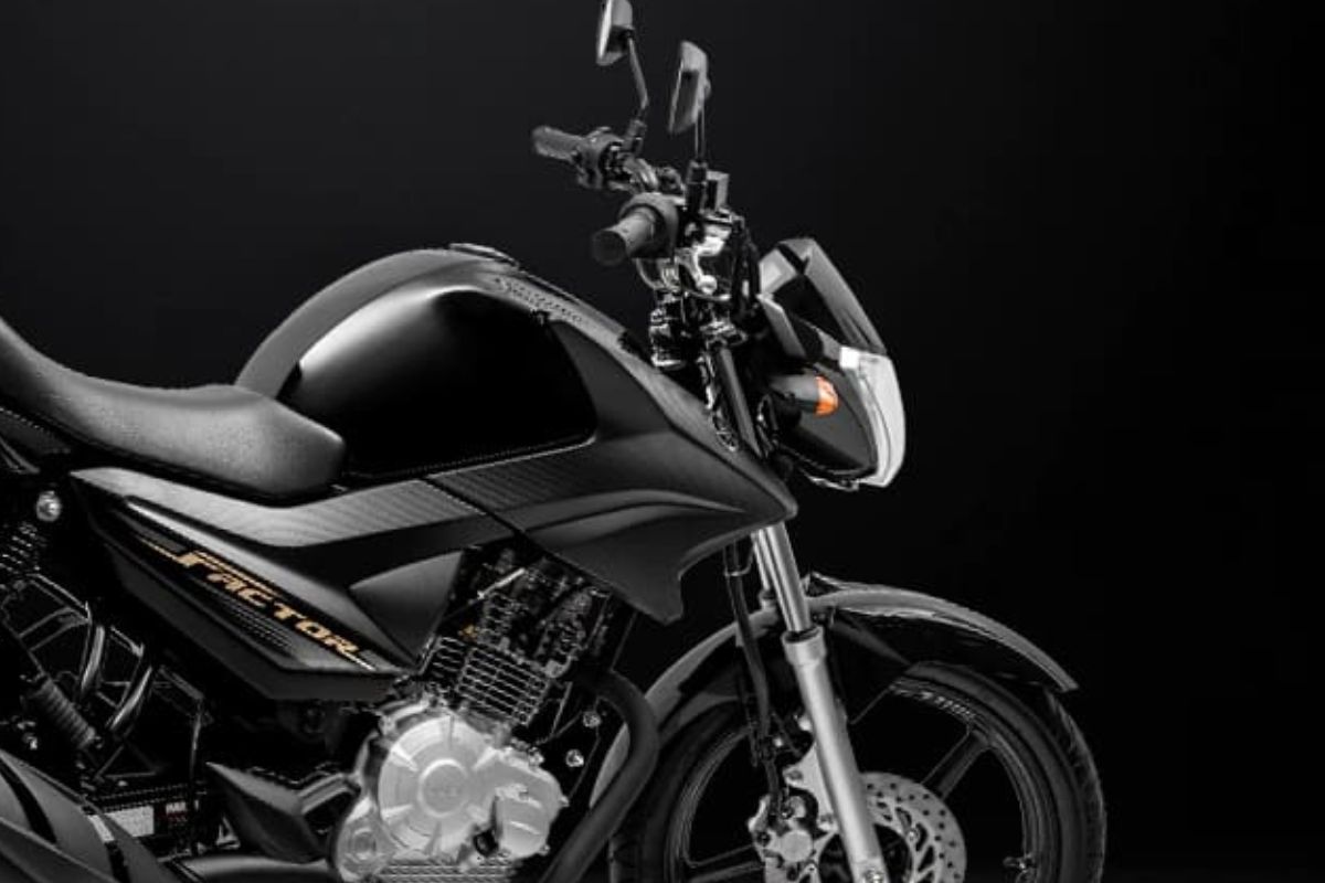 A Yamaha Factor 125i é a melhor moto de trabalho? Analisamos o consumo de 46 km/l, o custo de manutenção e a sua principal rival