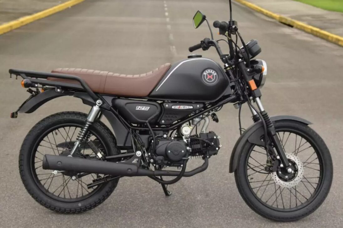 A Shineray Worker 125 chega ao mercado com a promessa de ser uma moto de trabalho ultra econômica. Seu principal apelo é o baixo custo de aquisição, R$ 8.490, e a promessa de alta economia de combustível. Ela visa atender a profissionais que usam a moto como ferramenta de trabalho e quem busca um transporte barato.