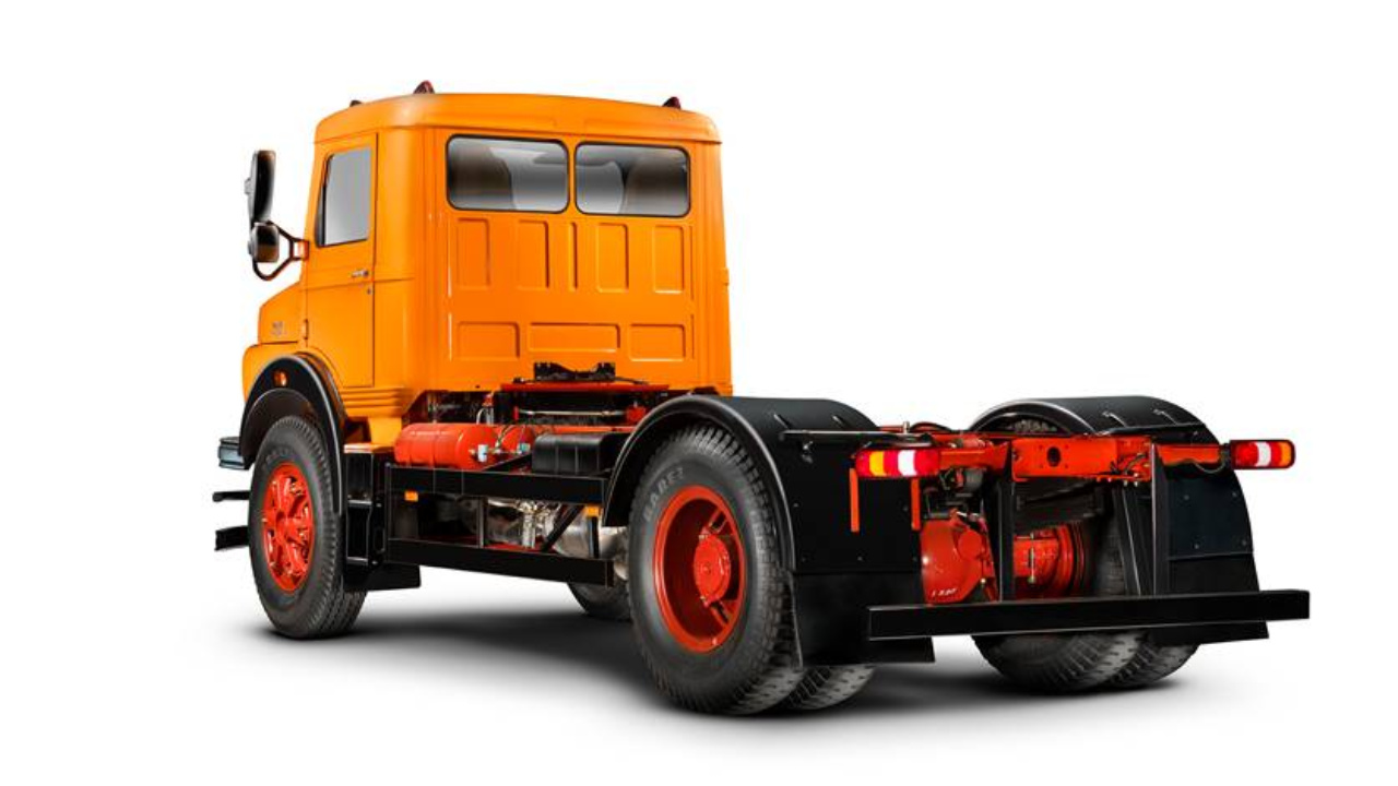 Caminhão Mercedes-Benz LK