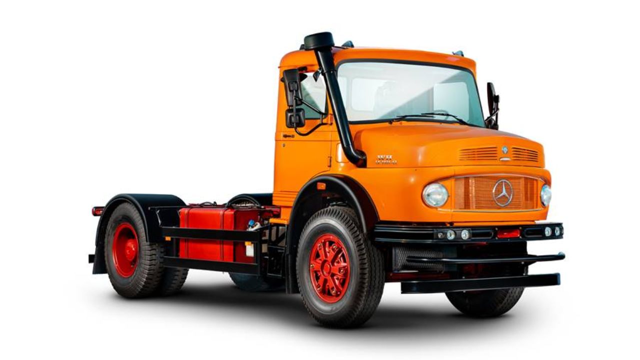 No Irã, o caminhão Mercedes-Benz LK segue em produção mesmo após décadas. Modelo antigo ainda é popular e funcional no mercado local.