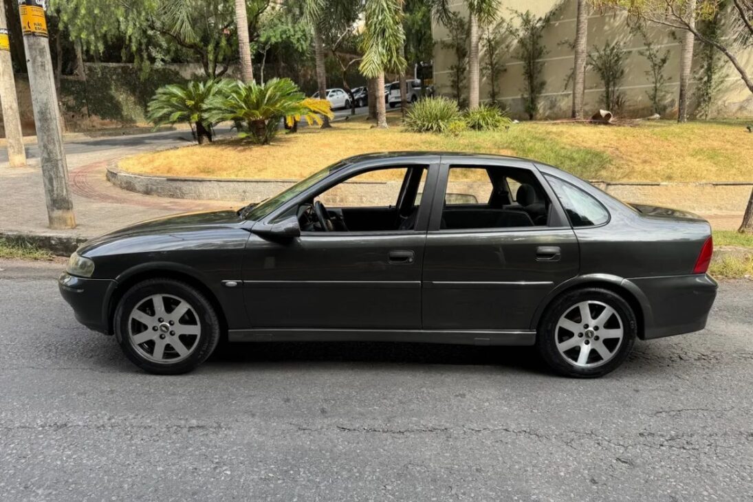 Como a Chevrolet destruiu a reputação do Vectra ao vender um Astra sedã como um novo carro de luxo