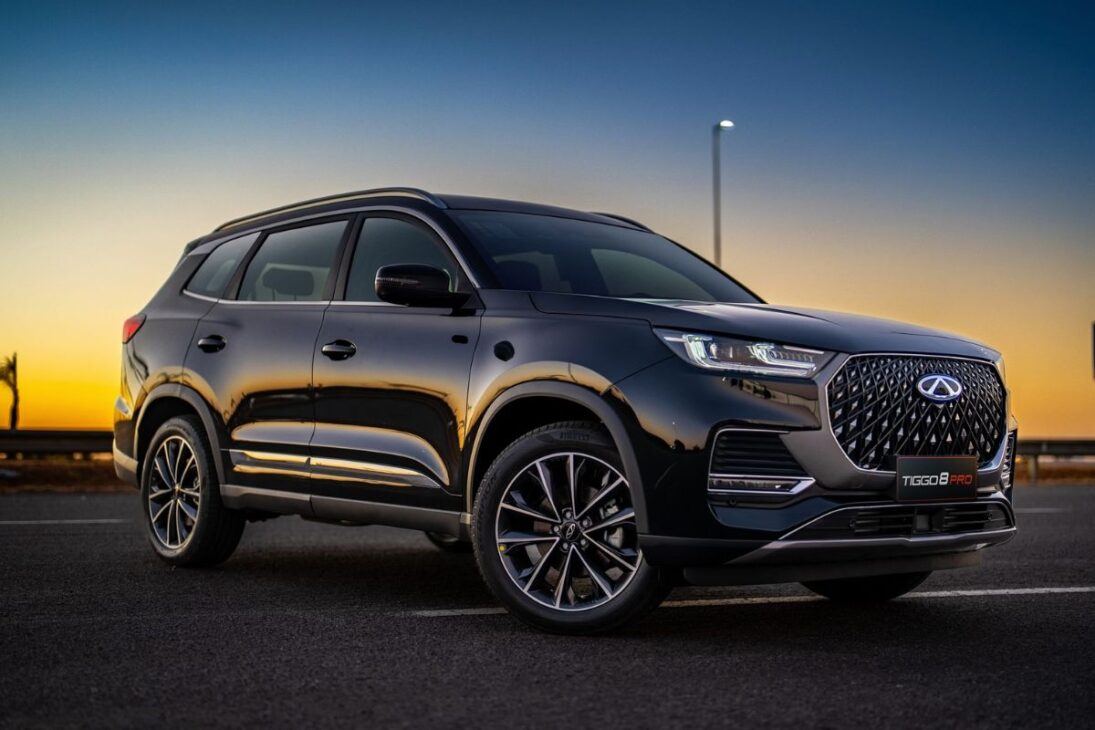 A trajetória da Chery no Brasil é um estudo de caso sobre resiliência e reinvenção. Inicialmente associada à pejorativa alcunha "Xing-Ling", que denotava produtos chineses de baixa qualidade, a montadora chinesa enfrentou uma dura batalha para conquistar o consumidor brasileiro. Hoje, o cenário é outro.