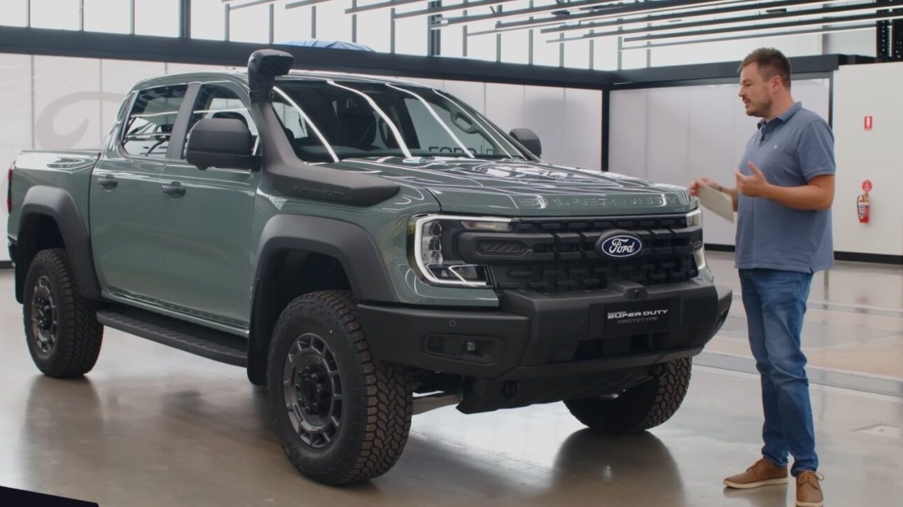 Nova Ford Ranger Super Duty é tão extrema que só um robô conseguiu testá-la. Picape chega com 4.500 kg de reboque e robustez inédita.