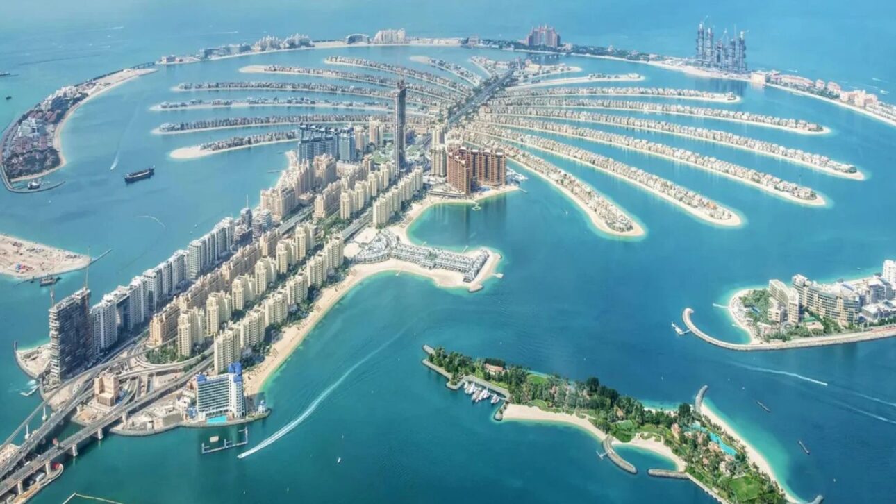 Dubai atrai número recorde de milionários em 2025 e faz valor do metro quadrado atingir nível histórico na Palm Jumeirah. Veja os impactos.