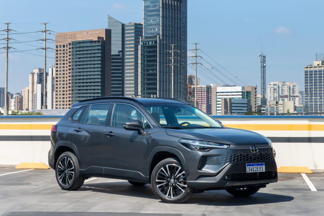 O Toyota Corolla Cross, SUV econômico, com híbrido que faz 17,8 kml e versão 2.0 que alcança 11,7 kml na cidade