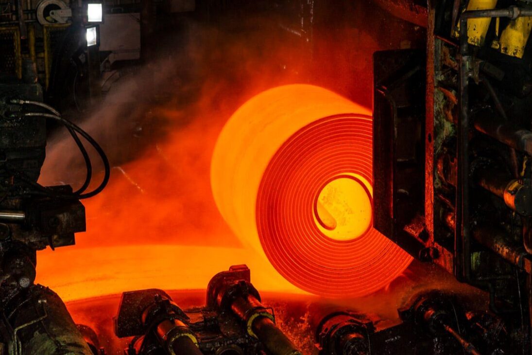 O ciclo de vida de um alto-forno de uma siderúrgica é medido em "campanhas" — o período de operação contínua entre duas grandes reformas. A duração de uma campanha pode ser extraordinariamente longa. Um exemplo é o Alto-Forno 1 da ArcelorMittal Tubarão, que operou por mais de 28 anos em sua primeira campanha.