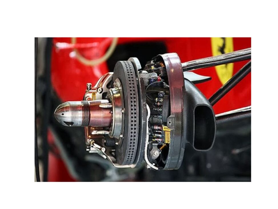 O freio de um carro de Fórmula 1, que atinge 1.200°C em 1 segundo, uma temperatura mais quente que a lava de um vulcão