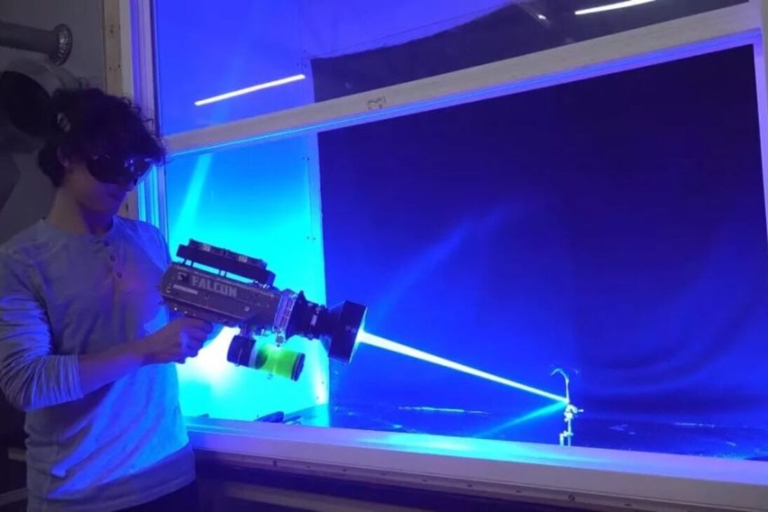 A busca por ultrapassar os limites da tecnologia "faça você mesmo" (DIY) culminou na criação de um dispositivo que capturou a atenção do mundo. Trata-se de um laser portátil de 250 watts (W), proclamado como o laser caseiro mais potente do mundo. Sua força é aproximadamente 50.000 vezes maior que a de um apontador laser comum.