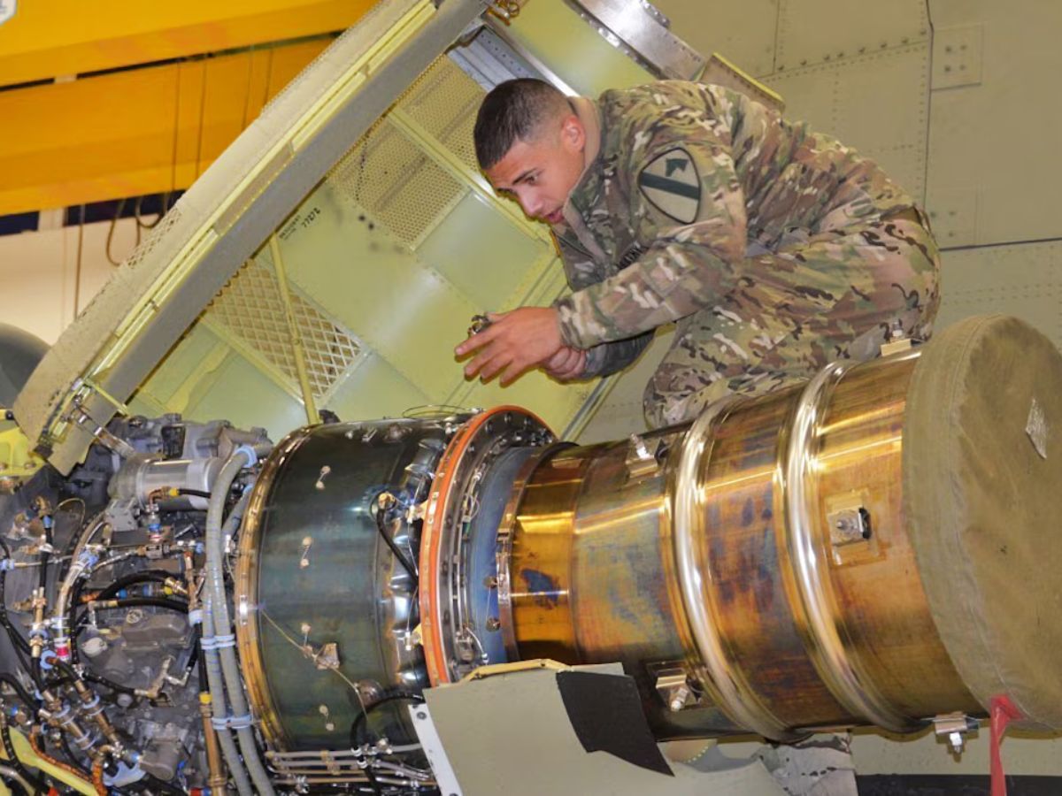 Motor do helicóptero Chinook: a engenharia por trás das hélices que levantam um caminhão