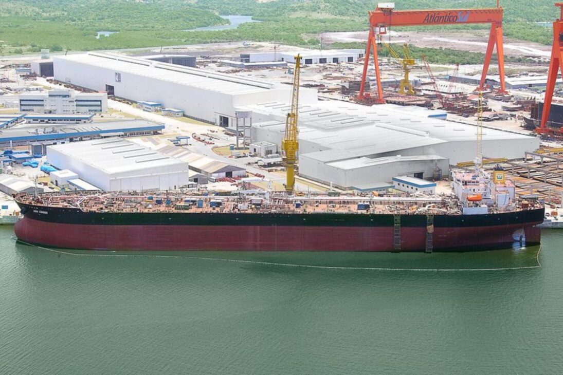 O petroleiro de 274 metros e 157 mil toneladas.