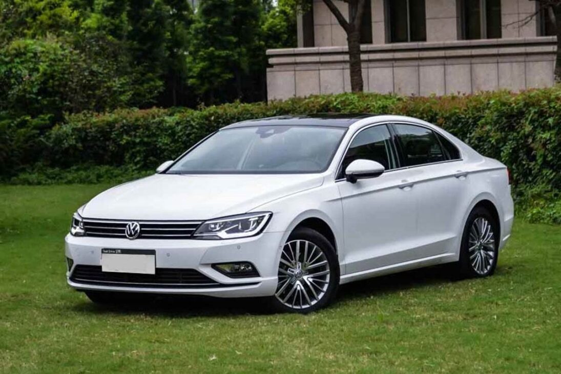 No mercado de carros usados, poucos modelos representam tão bem o arquétipo de um verdadeiro sedan esportivo da Volkswagen quanto o Jetta de sexta geração com motor 2.0 TSI. Para o leigo, é apenas um sóbrio sedã familiar. Para os entusiastas, é um "lobo em pele de cordeiro", um órfão cultuado que representa o auge de uma era de engenharia da marca, antes da transição universal para a moderna plataforma MQB.