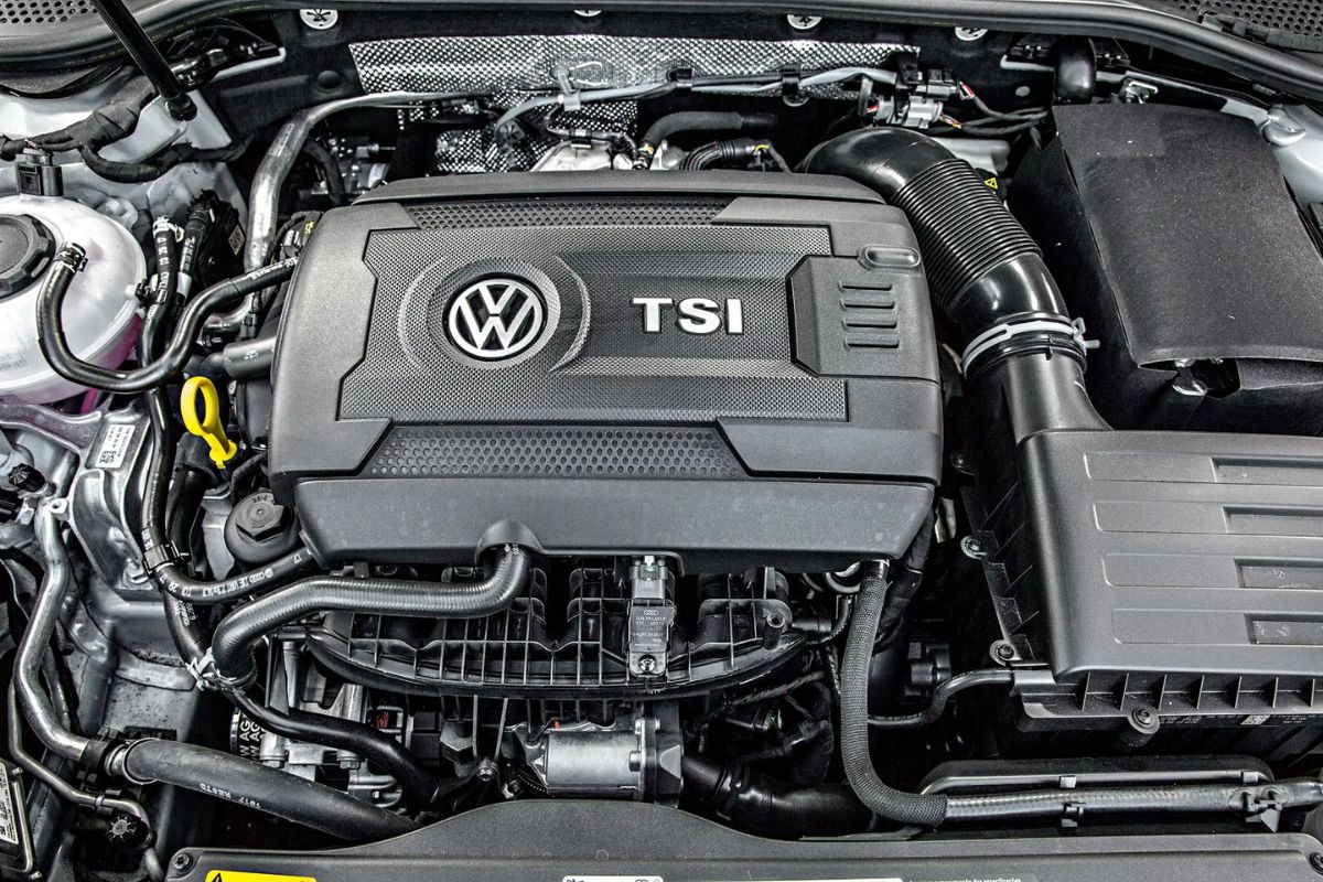 O verdadeiro sedan esportivo da Volkswagen: por que o Jetta 2.0 TSI virou um órfão cobiçado?