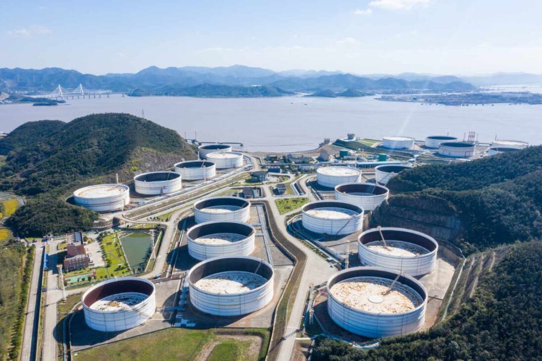 Os 700 milhões de barris de petróleo armazenados em cavernas de sal subterrâneas para serem usados em caso de guerra ou crise global