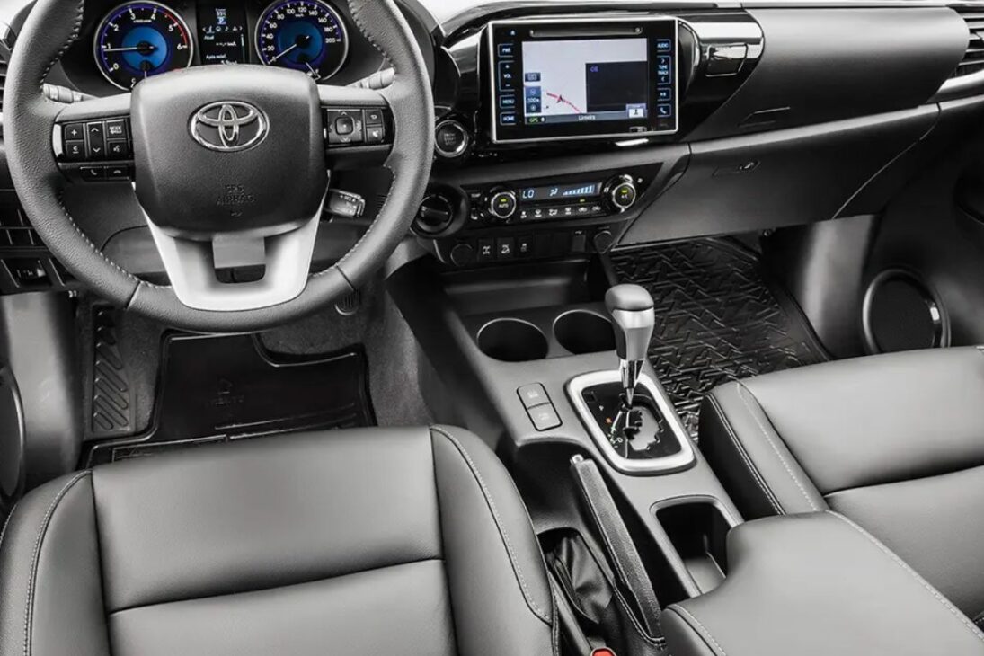 Em novembro de 2015, a Toyota lançou a oitava geração da Hilux no Brasil, já como modelo 2016. A mudança foi radical. A picape ganhou um design mais elegante, um interior mais silencioso e uma nova família de motores "Global Diesel" (GD), com destaque para o novo 2.8 turbodiesel de 177 cv.
