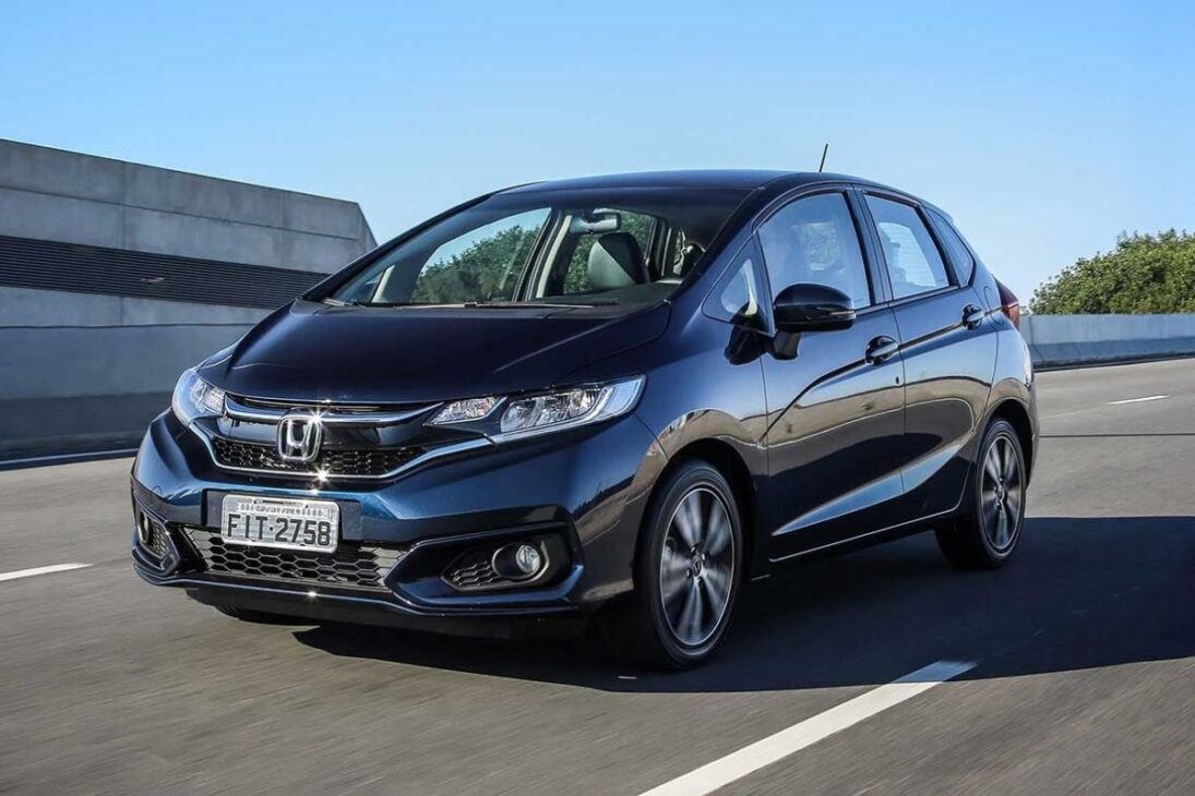 O desempenho do Honda Fit no mercado de seminovos é impressionante. Mesmo anos após sair de linha, ele mantém seu valor de forma exemplar, e em alguns casos, os preços até subiram. Essa performance foi reconhecida com o prêmio "Selo Maior Valor de Revenda" em diversas ocasiões.
