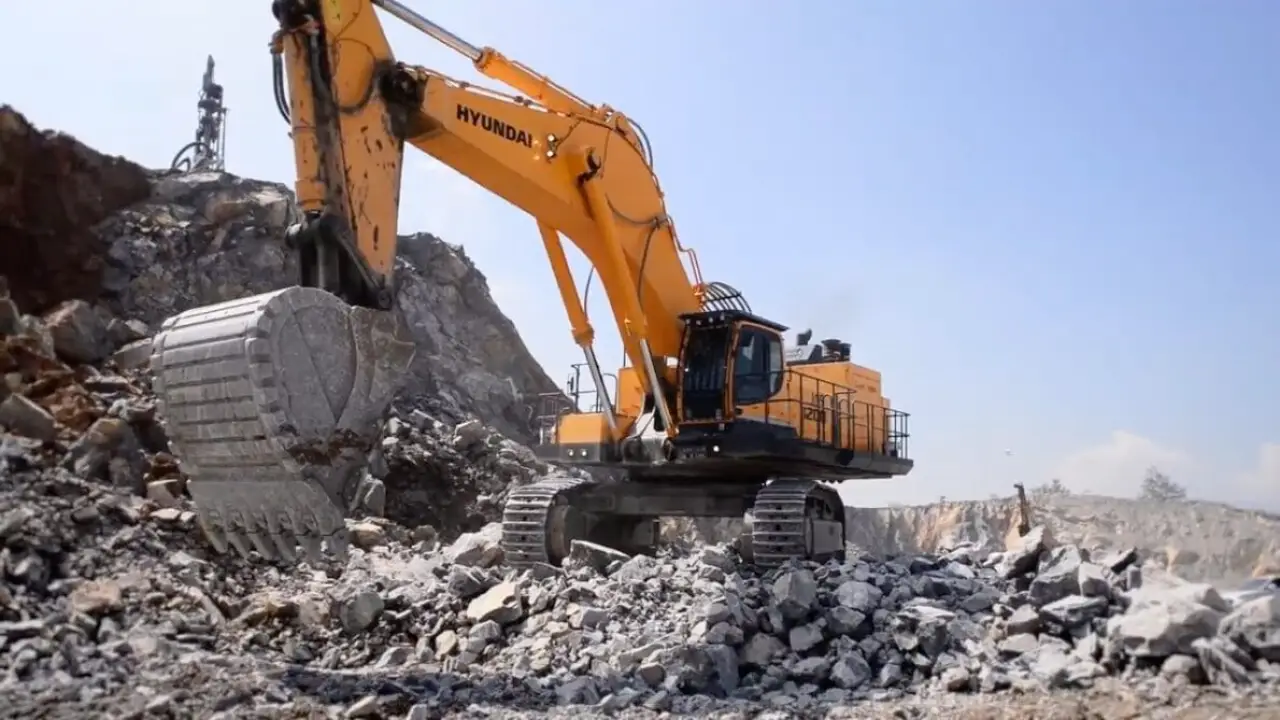 Hyundai R1200-9: esse titã de 548 cv de potência e 118 toneladas domina o trabalho pesado de pedreira e mineração