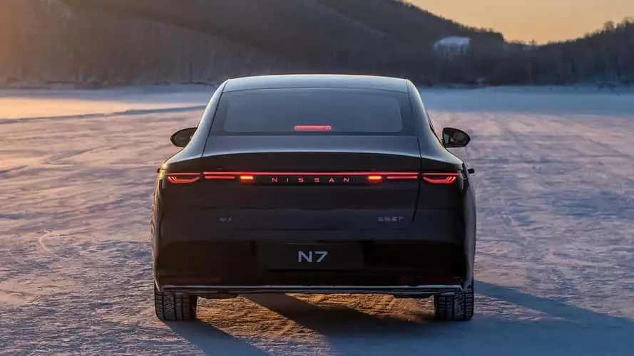 Nissan lança sedã elétrico com preço acessível, direção autônoma e 625 km de autonomia, mas só está disponível com esse valor na China.