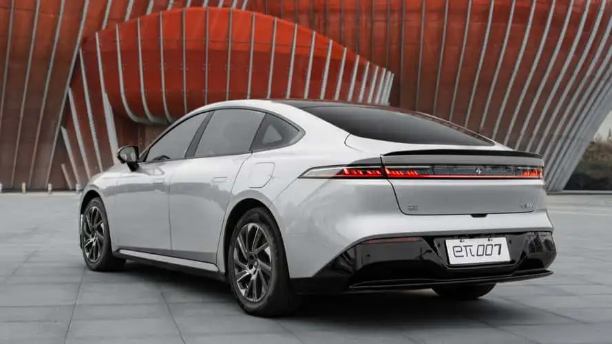 Nissan lança sedã elétrico com preço acessível, direção autônoma e 625 km de autonomia, mas só está disponível com esse valor na China.