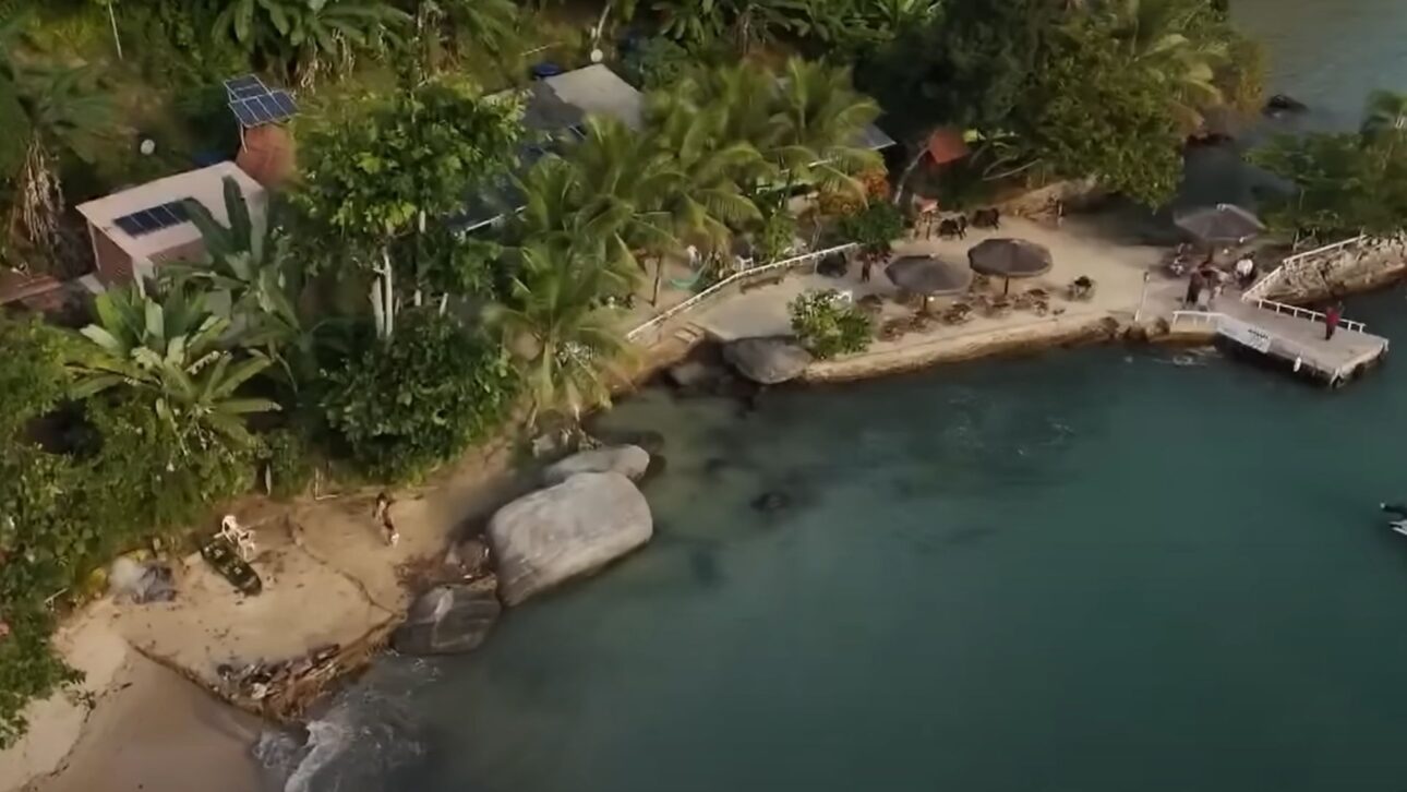 Leilão de praias, ilhas e montanhas em Paraty mobiliza moradores e ameaça patrimônio mundial, cultura caiçara e proteção ambiental.
