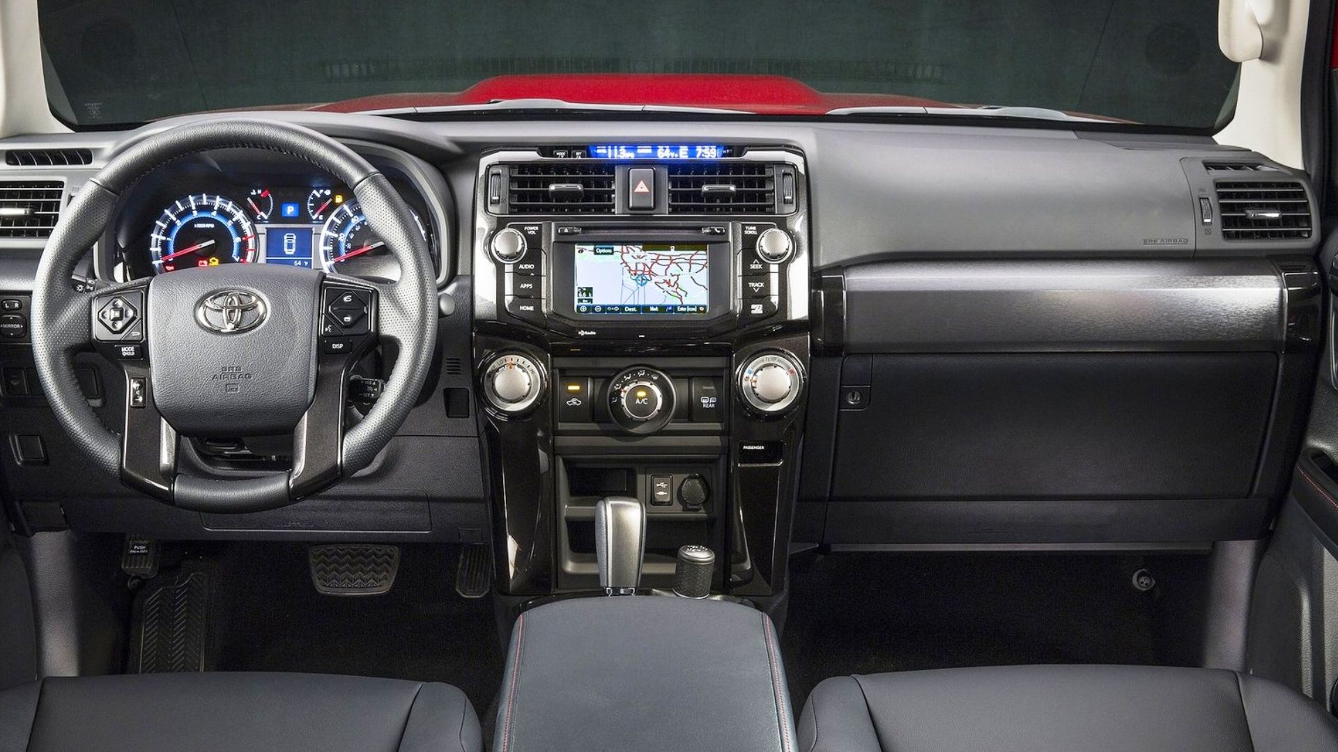 Toyota 4Runner híbrido é registrado no Brasil com 330 cv, câmbio de 8 marchas e pacote Safety Sense. Entenda como pode impactar o segmento.