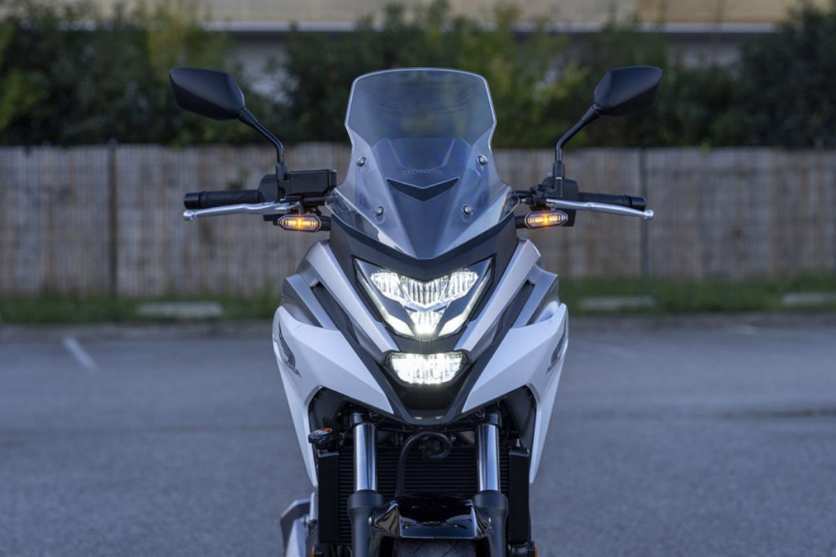 A nova Honda NC750X 2023: mais potente, mais leve e com câmbio de carro de luxo