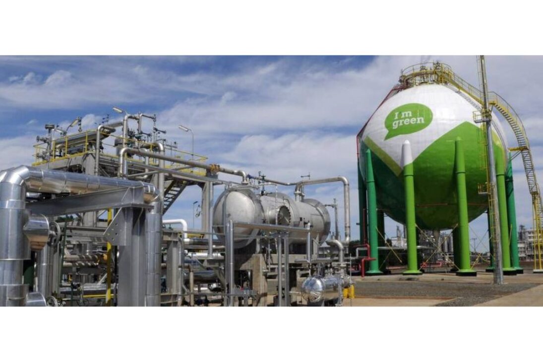 A maior indústria química do Brasil fatura R$ 74,8 bilhões por ano e produz mais de 10 milhões de toneladas de resinas.