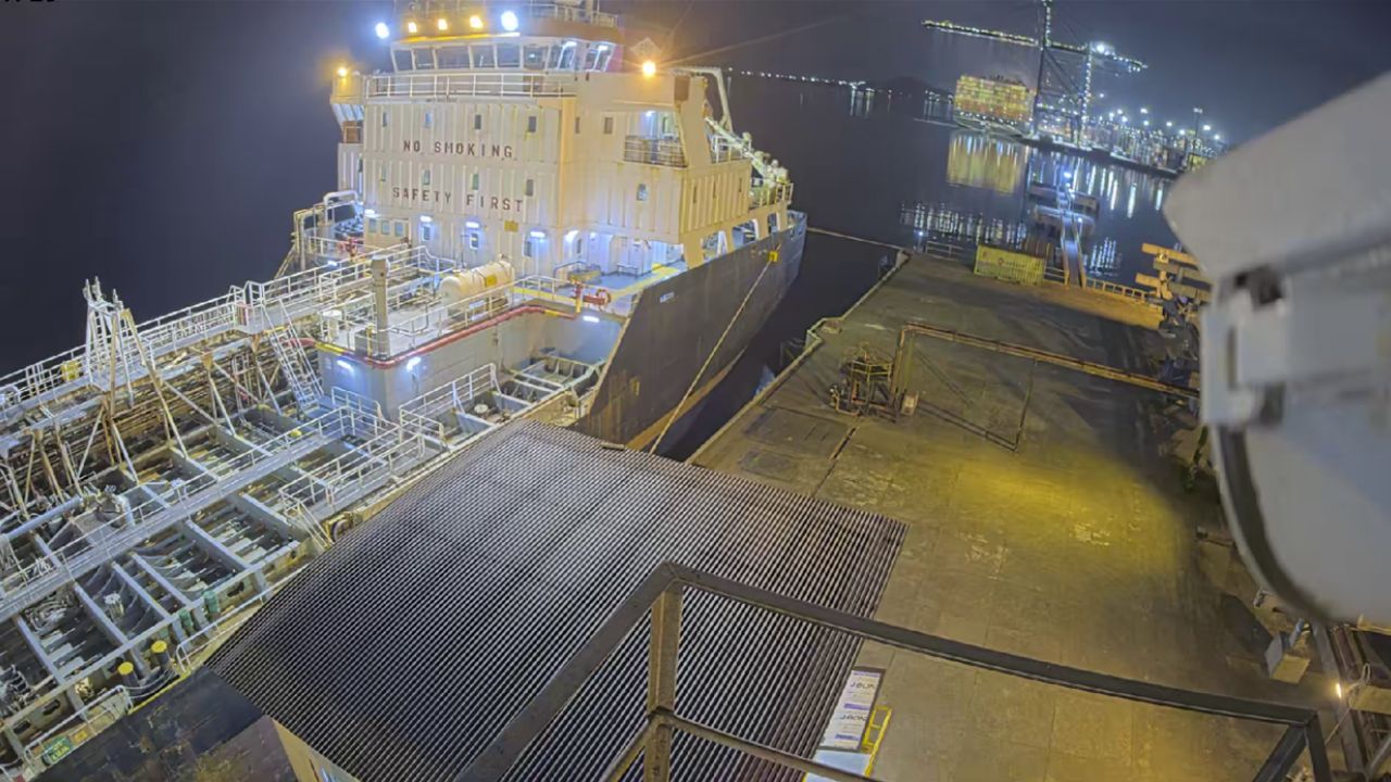 A APS investiu R$ 3 milhões na modernização da rede de dados e vigilância na área da Alemoa, no Porto de Santos, ampliando a segurança e a eficiência operacional.