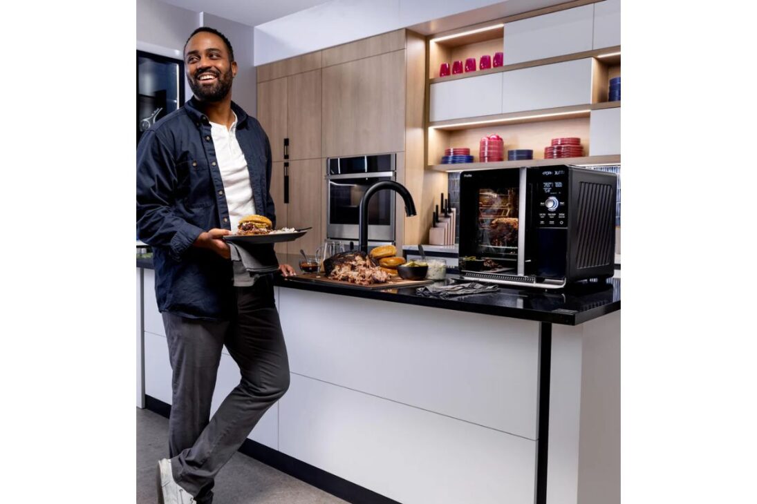 Churrasqueira para apartamento? Este modelo sem fumaça e com app pode ser a solução ideal