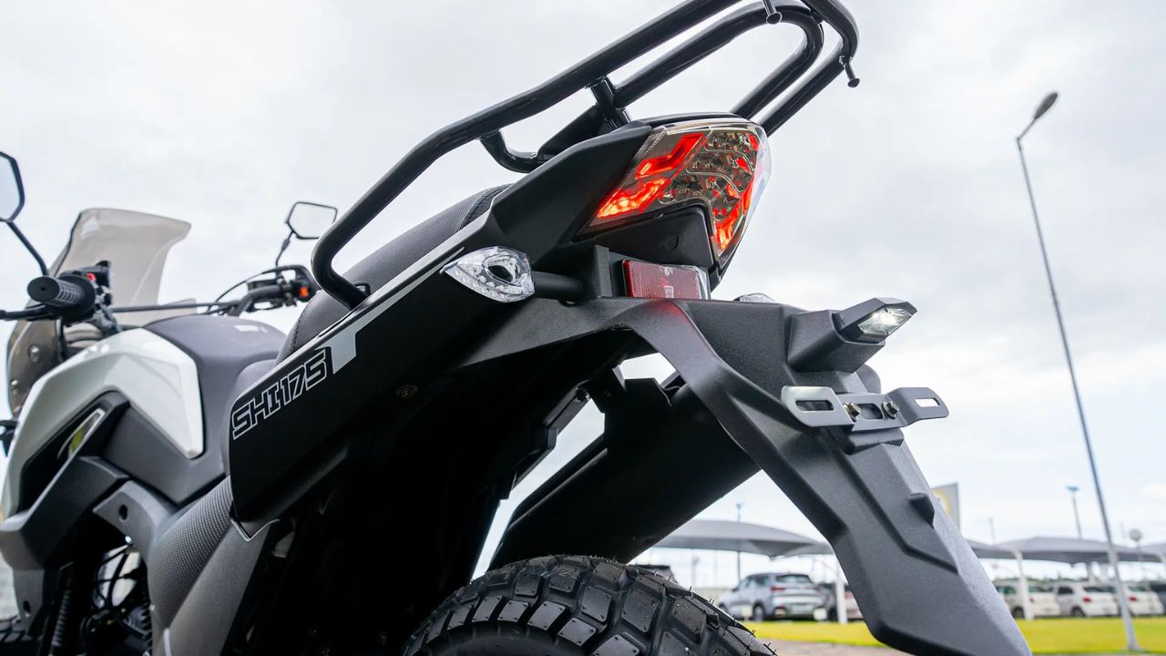 Com 16,3 cv de potência e motor de 175cc, a Shineray SHI 175 tem valor de R$ 17.990