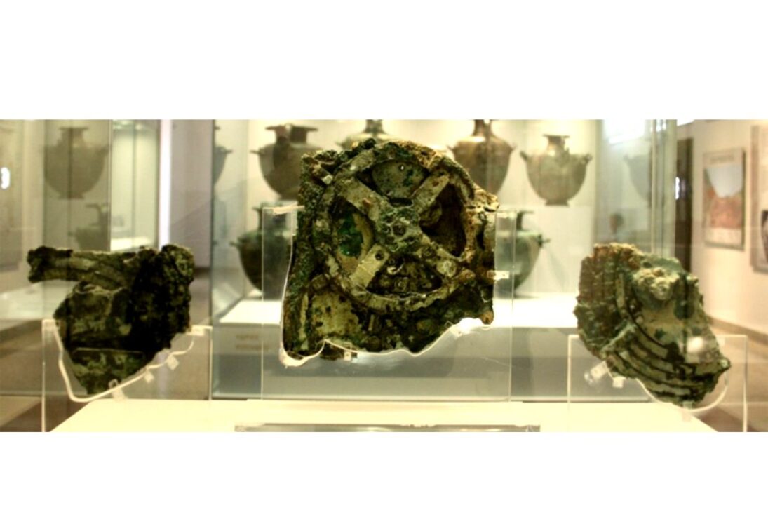 Com 30 engrenagens de bronze e mais preciso que relógios do século XIV, o Mecanismo de Antikythera era um computador analógico grego usado para prever eclipses