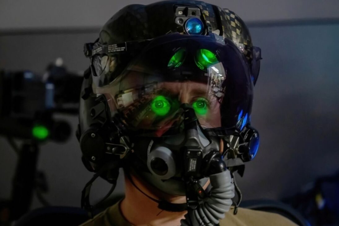 Com velocidade de 1.900 km/h e capaz de ficar invisível aos radares, o caça F-35 custa R$ 1 bilhão por unidade e seu capacete vale mais que uma Ferrari