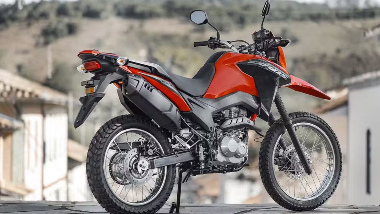 Descubra por que a Honda NXR 160 BROS 2025 é referência em motor monocilíndrico, baixo consumo e robustez para uso urbano e profissional.