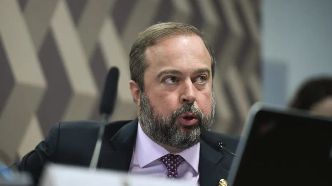 Governo debate privatização da Petrobras e riscos de combustíveis caros. Decisão sobre Polo Bahia pode impactar preços e abastecimento no Brasil.. Ministro de Minas e Energia, Alexandre Silveira