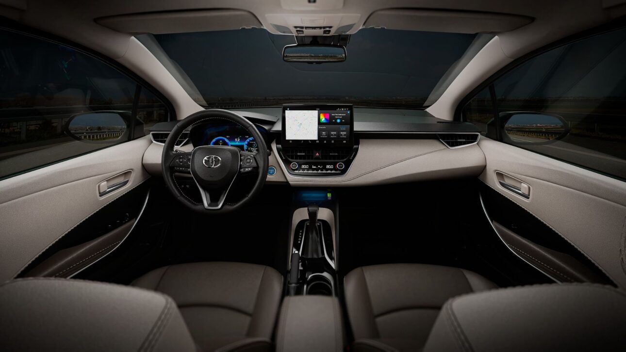 Conheça o Toyota Corolla GLi 2025, novo híbrido de entrada com motor inédito, autonomia de 745 km e preço competitivo para o mercado brasileiro.