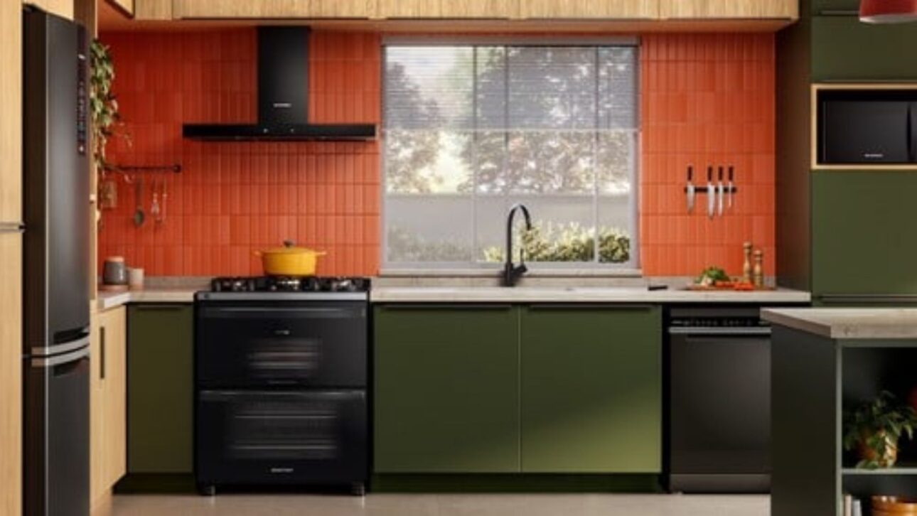 Brastemp lança fogão e micro-ondas com tecnologia Air Fryer embutida, preparo até 4x mais rápido e até 50 receitas prontas. Descubra as novidades.