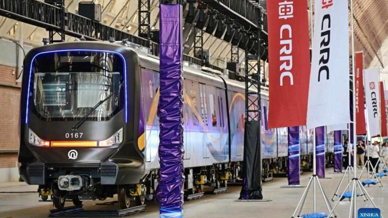 CRRC investe R$ 50 milhões em Araraquara para produzir trens destinados ao Metrô e Trem Intercidades, impulsionando a indústria ferroviária paulista.