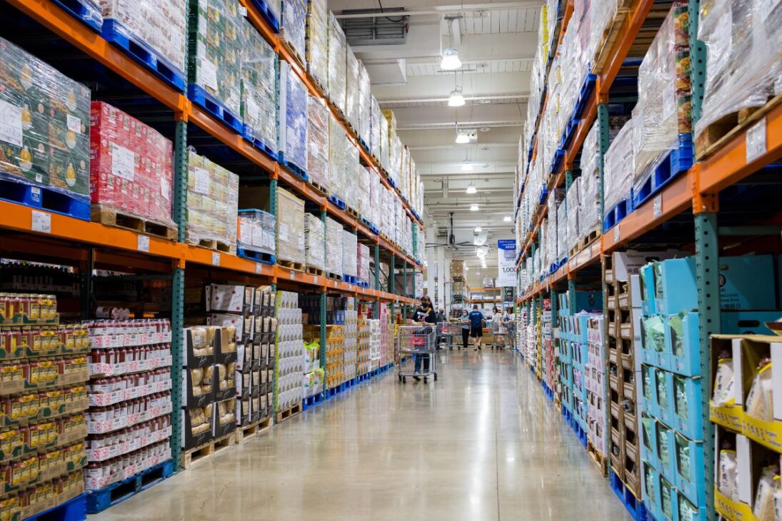 O verdadeiro custo dos Atacarejos no Brasil: quem paga a conta da economia?